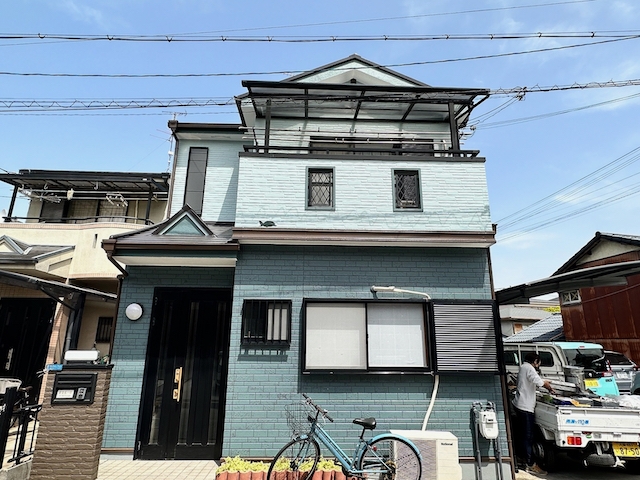 大阪府寝屋川市サイディングの模様を活かした塗装工事はアステック