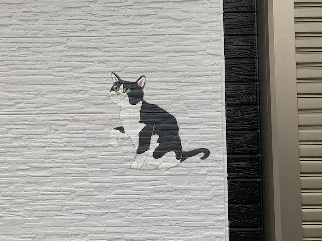外壁に絵　イラスト　猫の絵