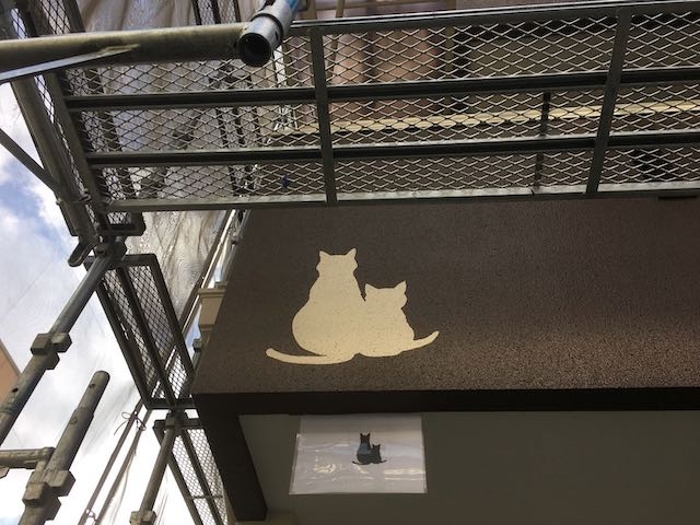 外壁に絵を描く　猫の絵