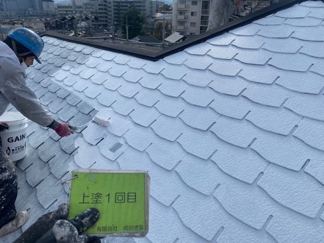 屋根の塗装や外壁塗装の下塗りと上塗り塗装